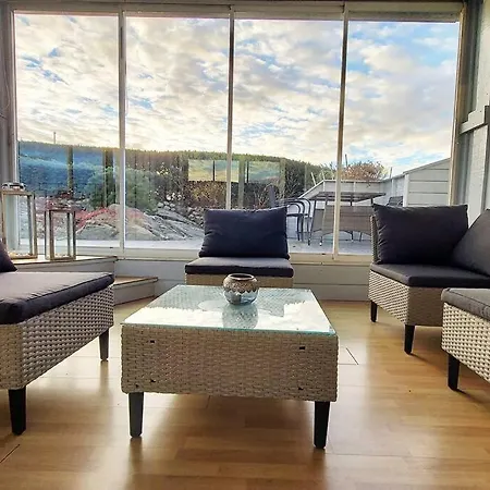 Large In Sola Tananger