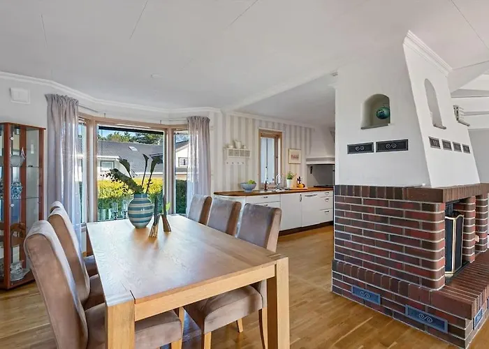 Large In Sola Tatil Evi