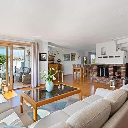 Large In Sola Tananger