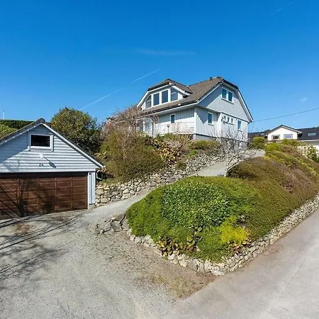 Large In Sola بيت للعطل *