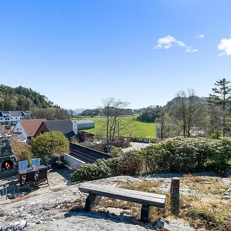 Large In Sola بيت للعطل *